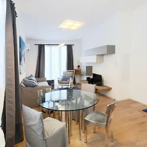 https://patio-wilson.fr-provencehotel.com